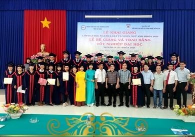 Bế giảng ĐH Luật k2020 và Khai giảng ĐH Luật, Ngôn ngữ Anh k2023 - Viện ĐTM&CNTT Đại học Huế