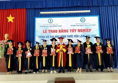 Lễ Bế giảng các lớp ĐH GDTH, GDMN và Quản lý đất đai K2020 LKĐT với trường ĐH Đồng Tháp